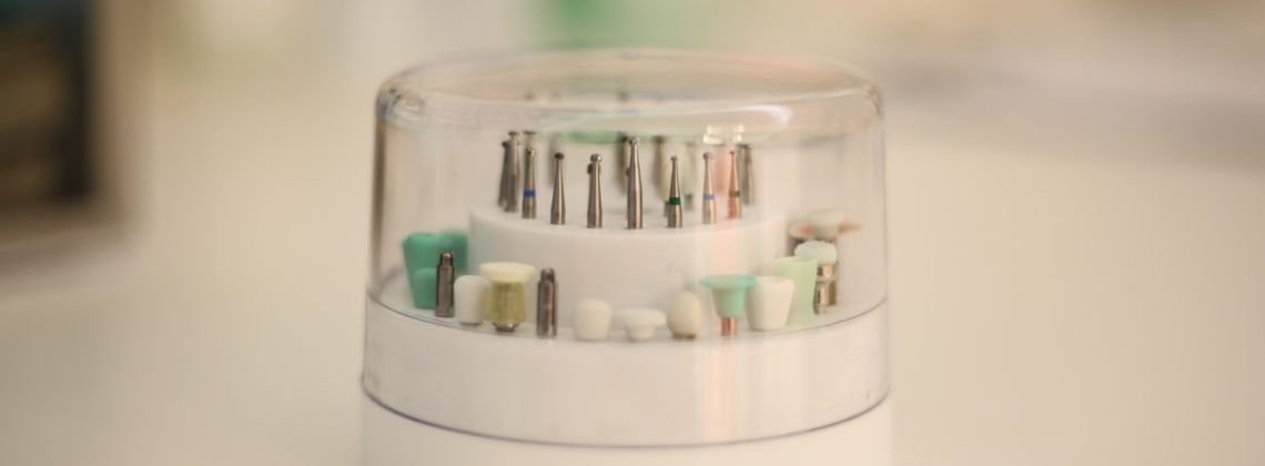 Что такое адгезивный мост?