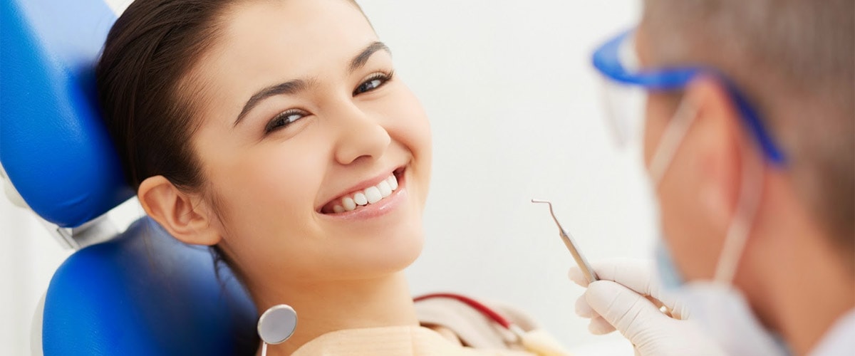 Як відбувається операція з імплантації зубів?