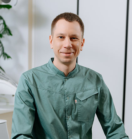 Лікар-стоматолог у галузі ендодонтії Вінічук Кирило Олександрович