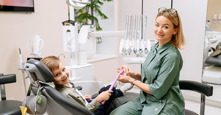 Нанесення фторовмісного препарату