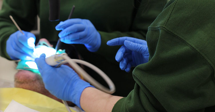 Видалення пульпи та очищення каналів